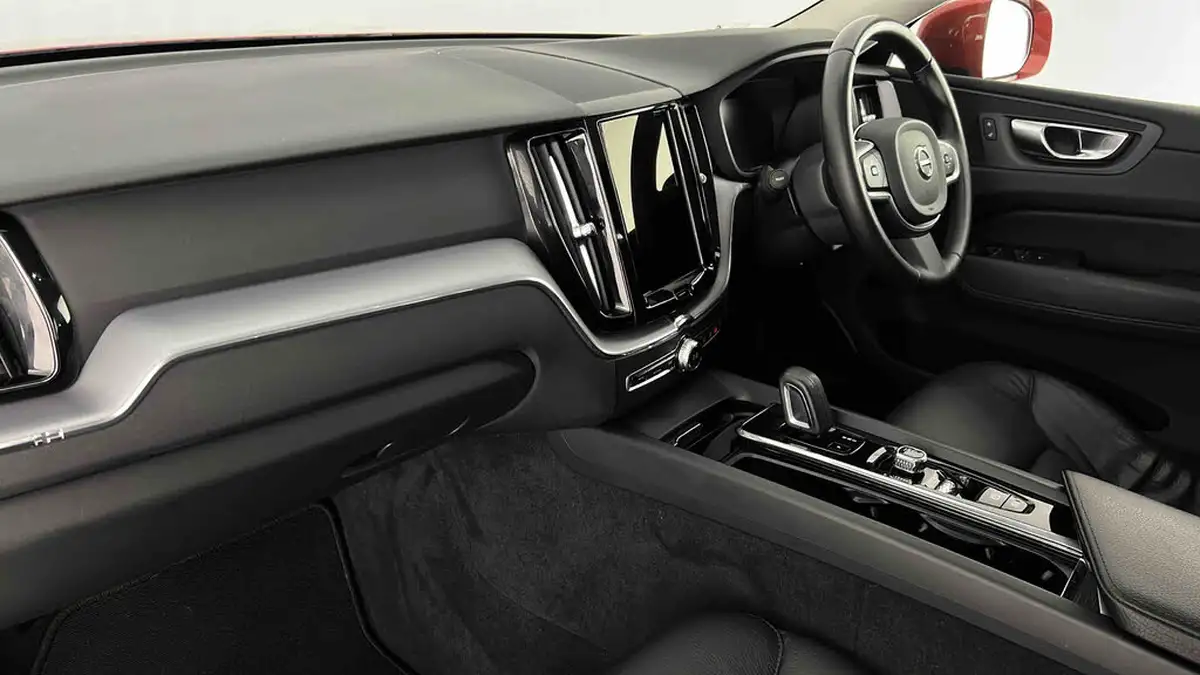 2021-volvo-xc60-20td-b4-momentum-big-8