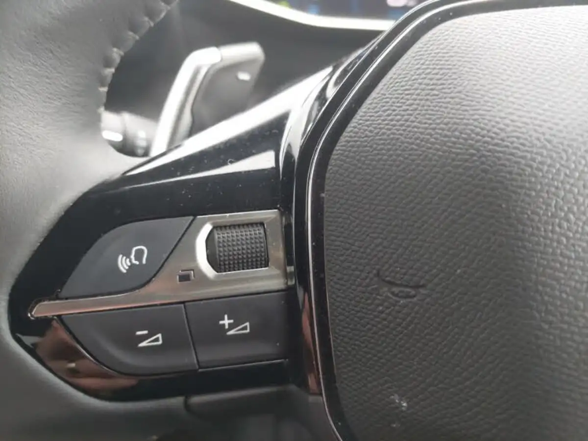2021-peugeot-208-12-puretech-allure-premium-100bhp-eat8-big-11