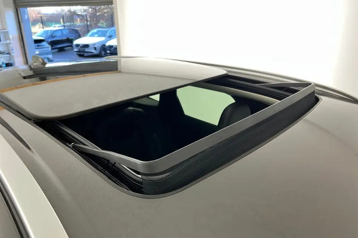 2023-volvo-xc60-20-t8-ultimate-bright-big-27