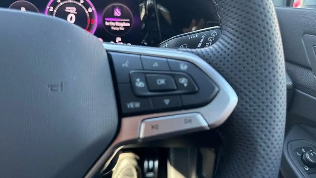 2024-volkswagen-golf-15-etsi-r-line-hatchback-big-20