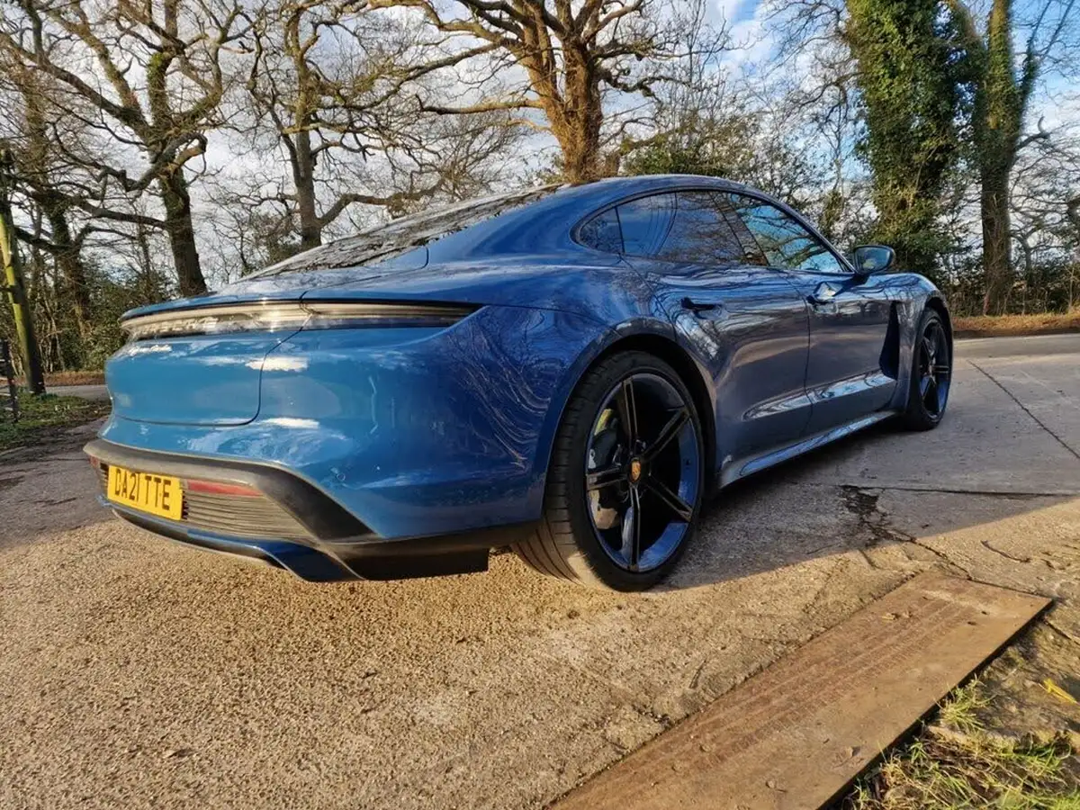 2021-porsche-taycan-e-turbo-performance-battery-plus-big-15