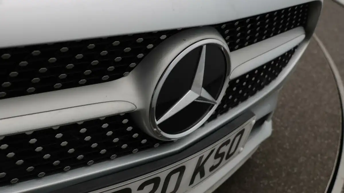 2020-mercedes-benz-a-class-20d-a200d-amg-line-hatchback-5d-big-23