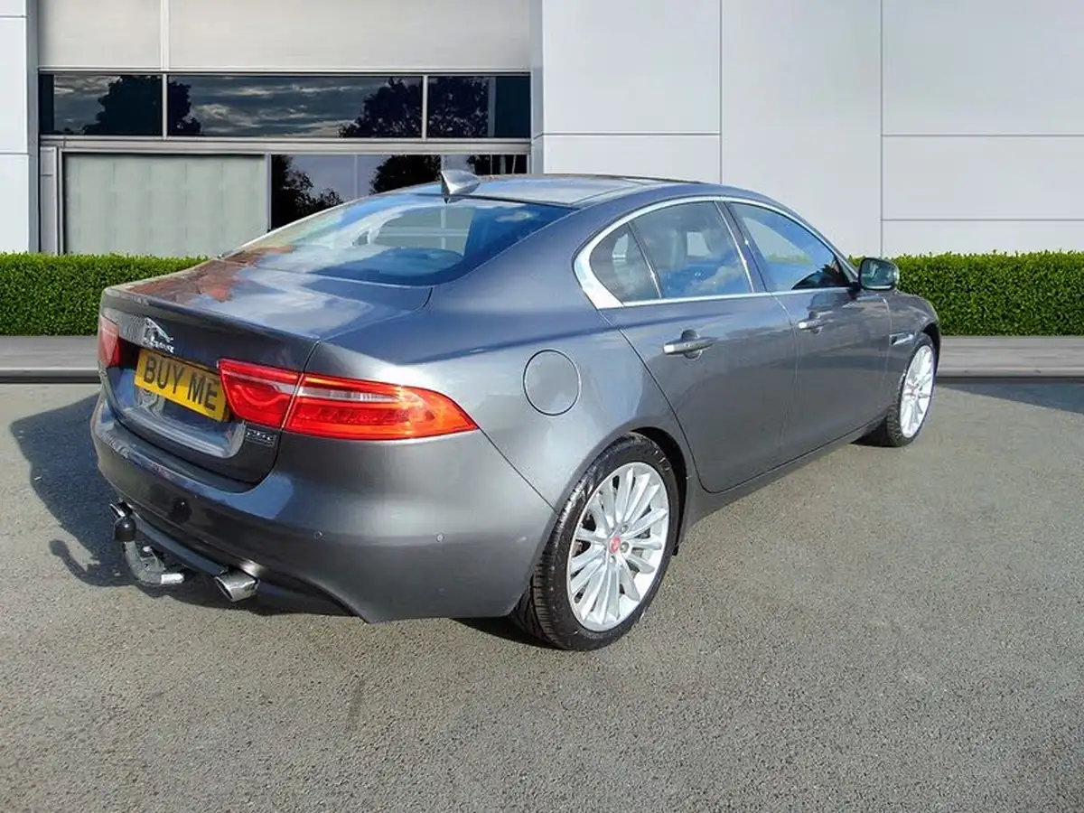 2017-jaguar-xe-20d-portfolio-240ps-awd-ss-1998cc-auto-big-7