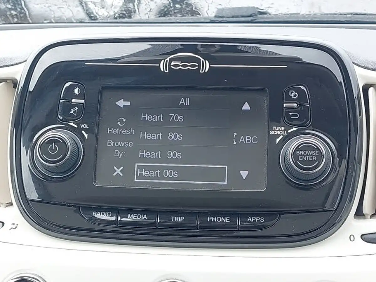 2018-fiat-500-12-lounge-big-17