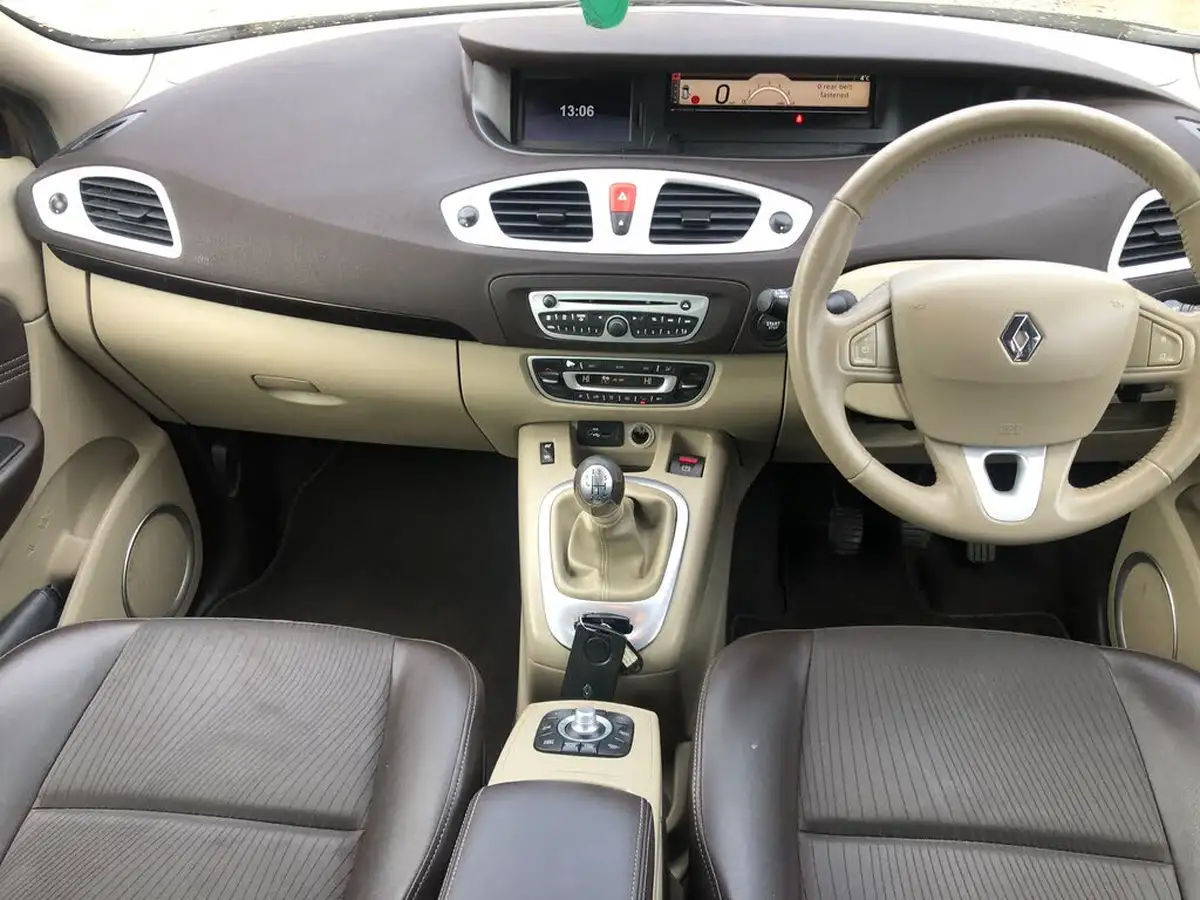 2010-renault-scenic-15td-privilege-tom-tom-big-6