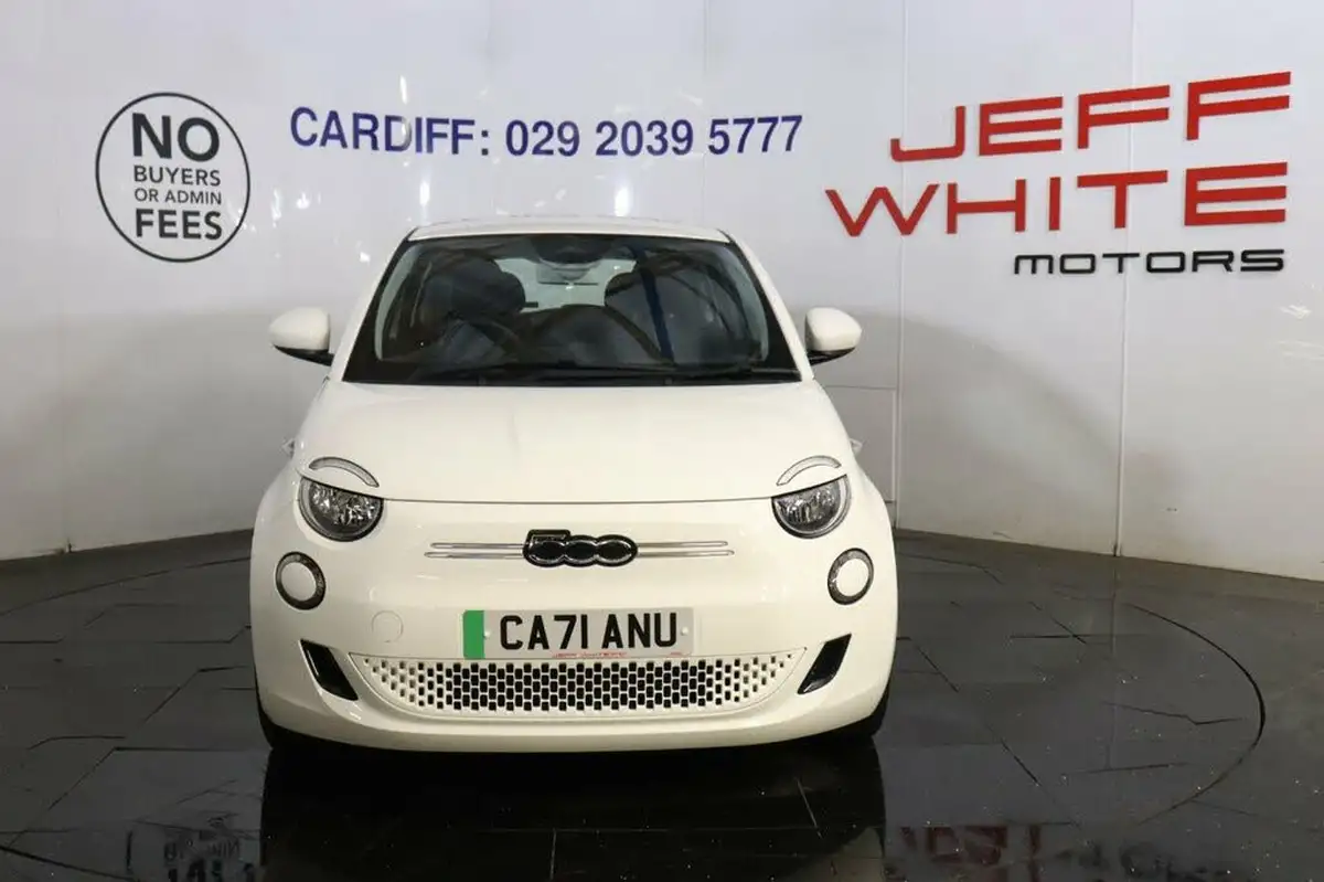 2021-fiat-500-e-action-big-4