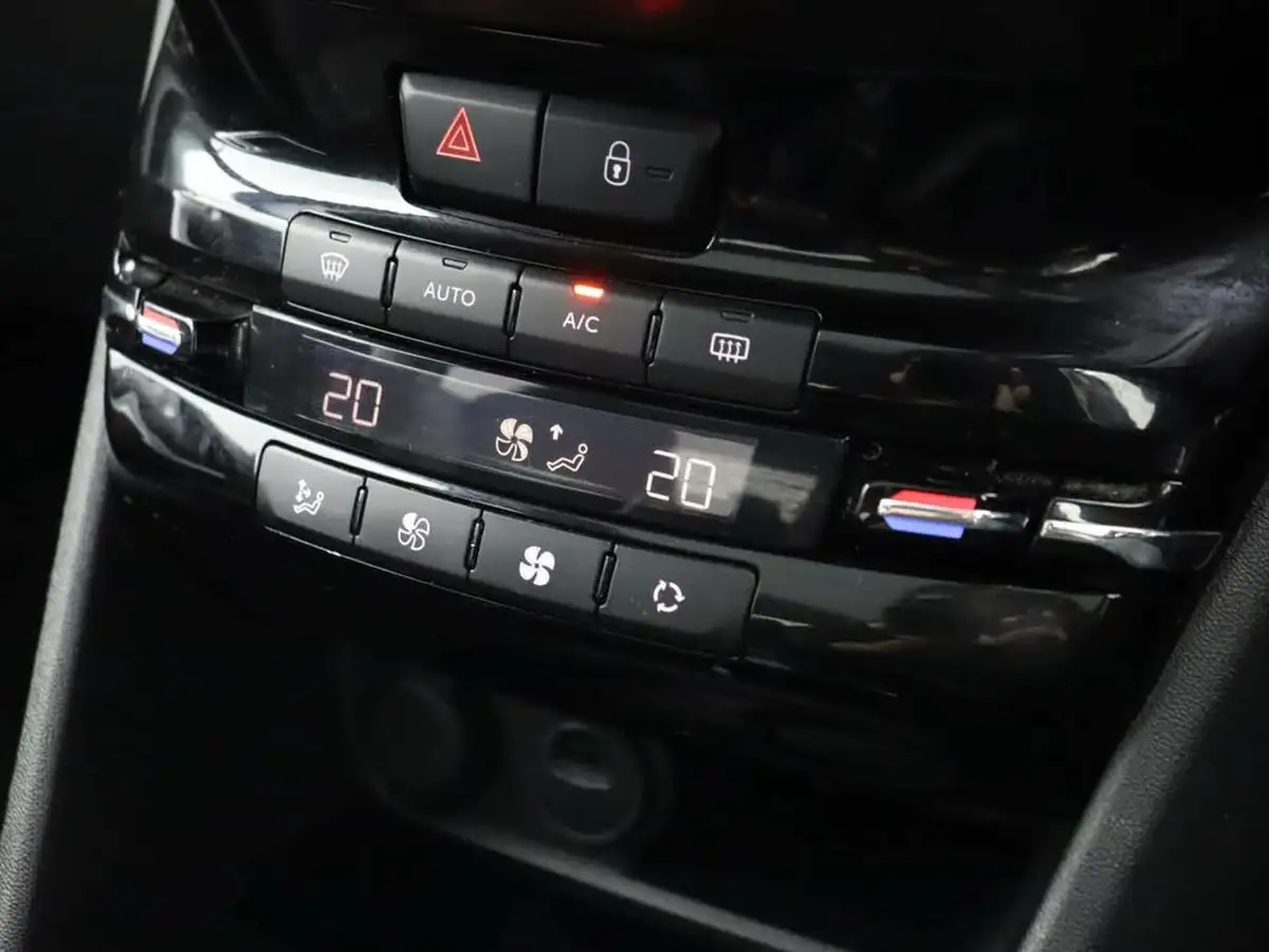 2019-peugeot-2008-suv-12-puretech-allure-premium-130bhp-big-39