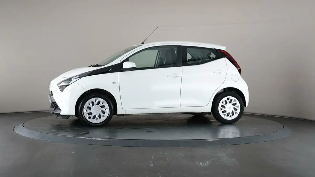 2019-toyota-aygo-10-vvt-i-x-play-tss-x-shift-big-29