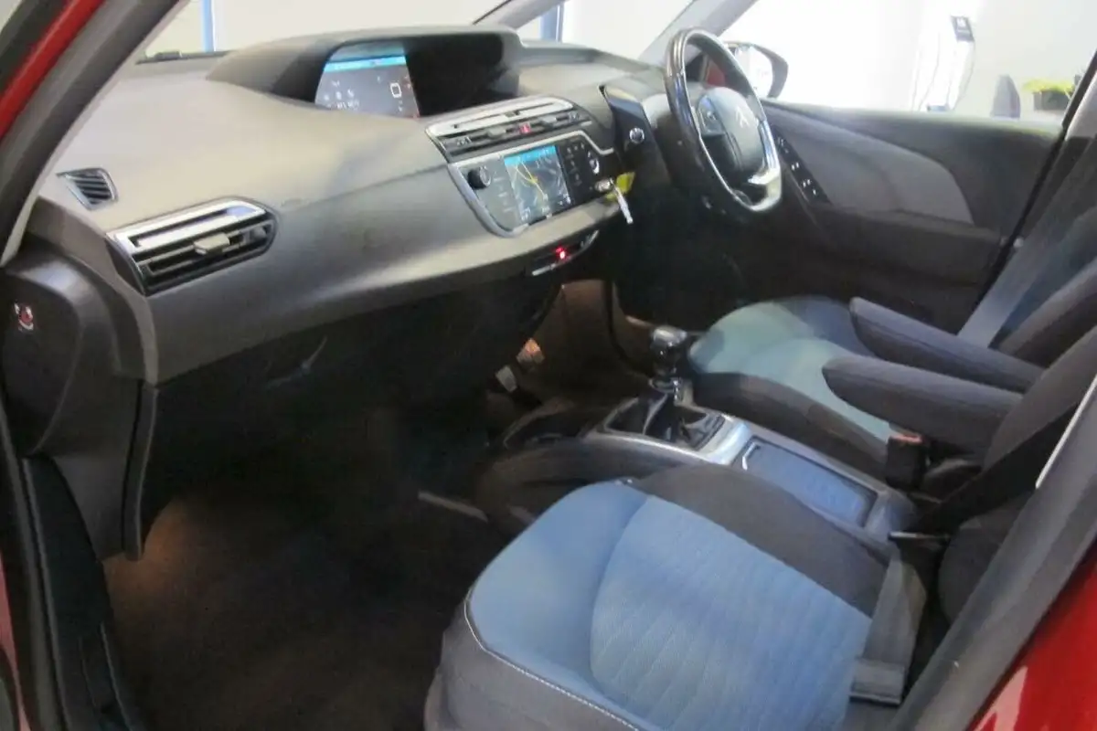2019-citroen-grand-c4-spacetourer-12-puretech-feel-big-43