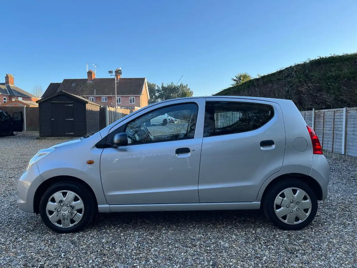 2011-suzuki-alto-10-sz2-big-3