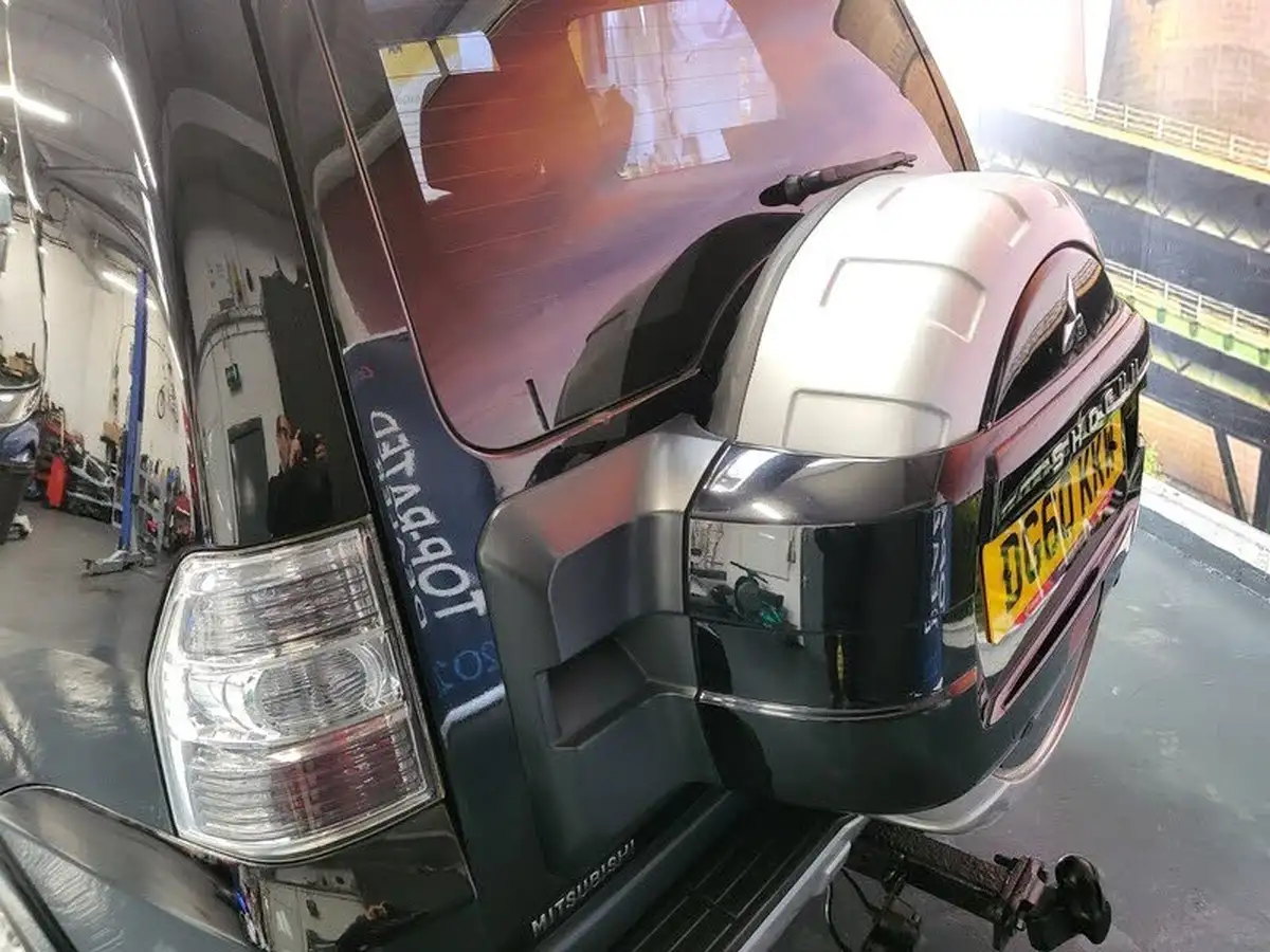 2010-mitsubishi-shogun-32td-elegance-197bhp-big-14