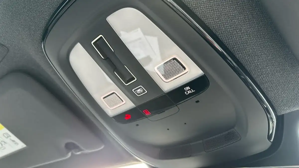 2021-volvo-xc40-e-p8-first-edition-big-37