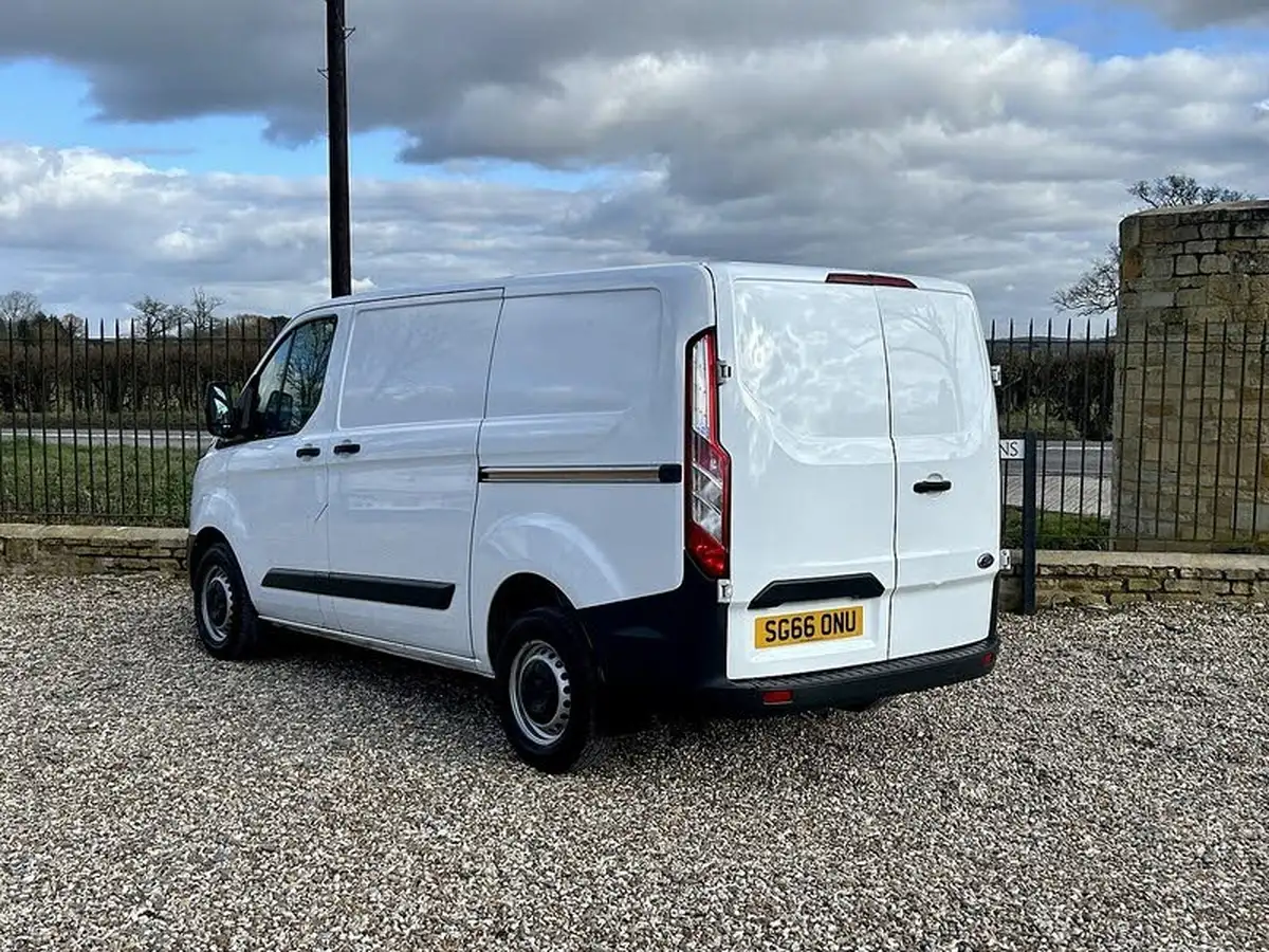 2016-ford-transit-custom-20tdci-290-l1h1-105pseu6-panel-van-big-3