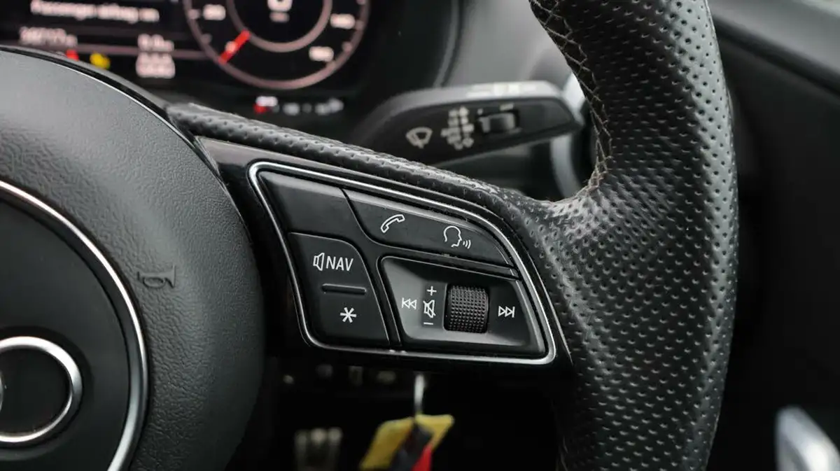 2020-audi-q2-15-35-tfsi-s-line-1498cc-tronic-big-25