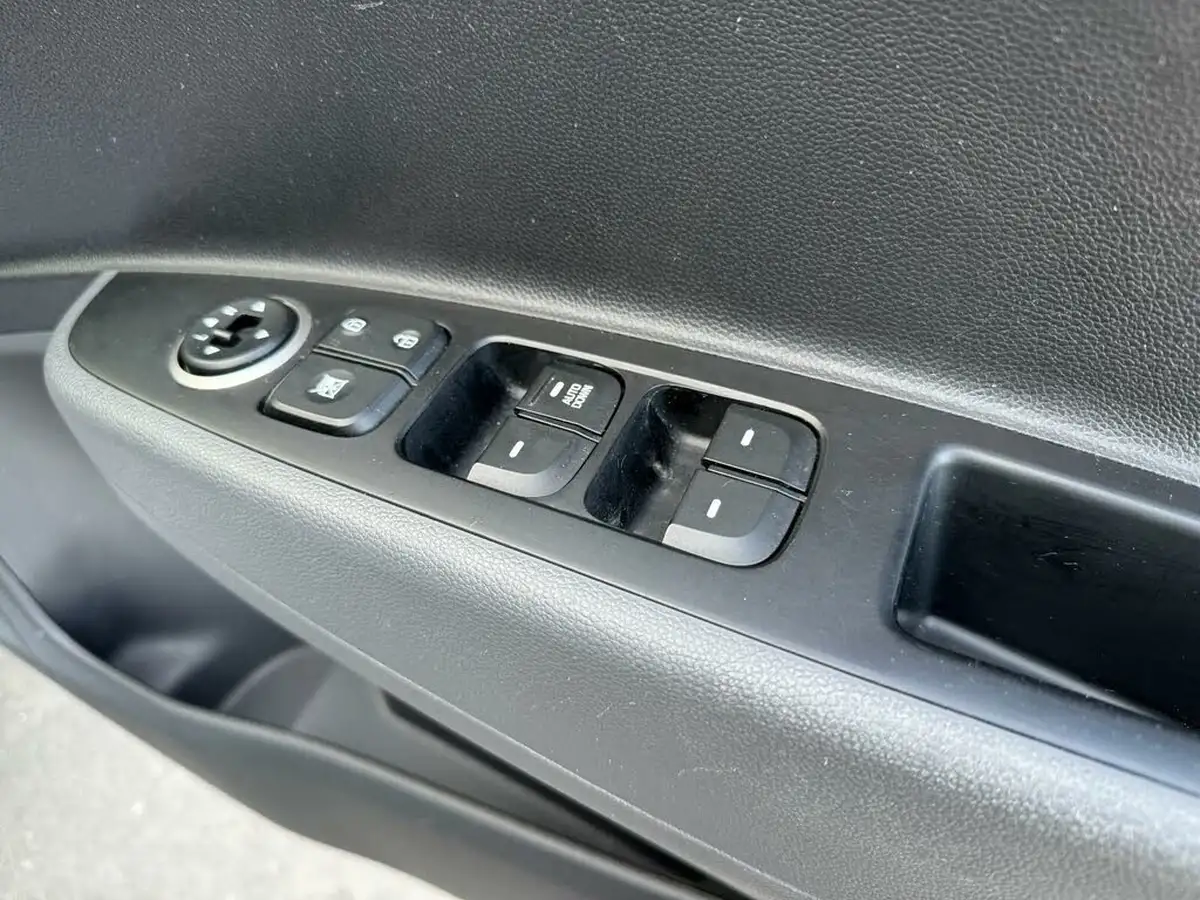 2018-hyundai-i10-10-se-67ps-big-10