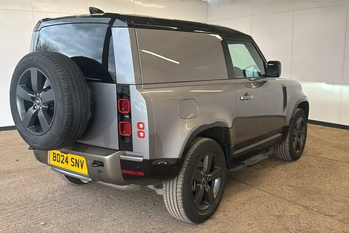 2024-land-rover-90-defender-30-d300-hard-top-x-dynamic-hse-90-big-2