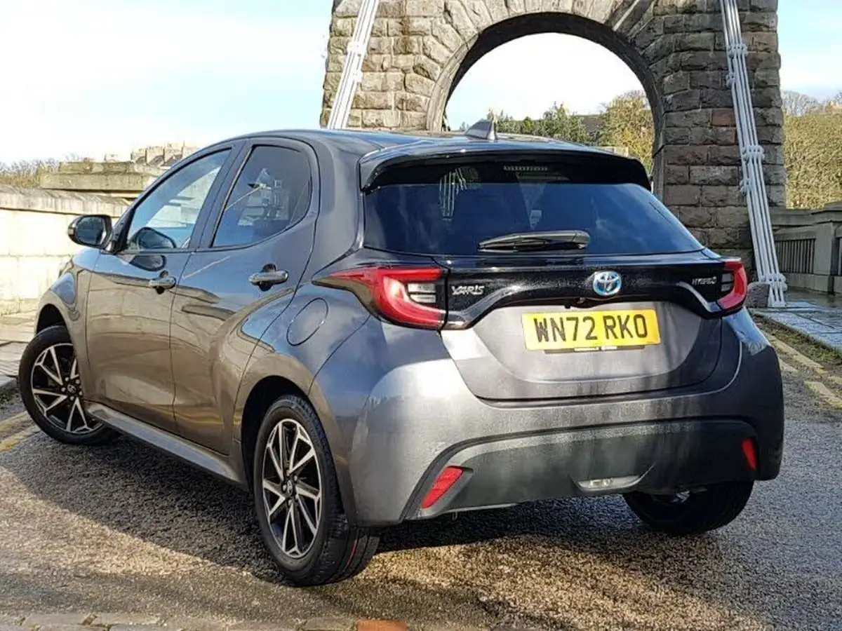2022-toyota-yaris-15-vvt-i-design-big-1