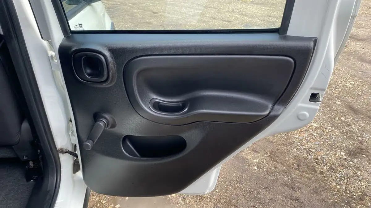 2019-fiat-panda-09-waze-4x4-big-22
