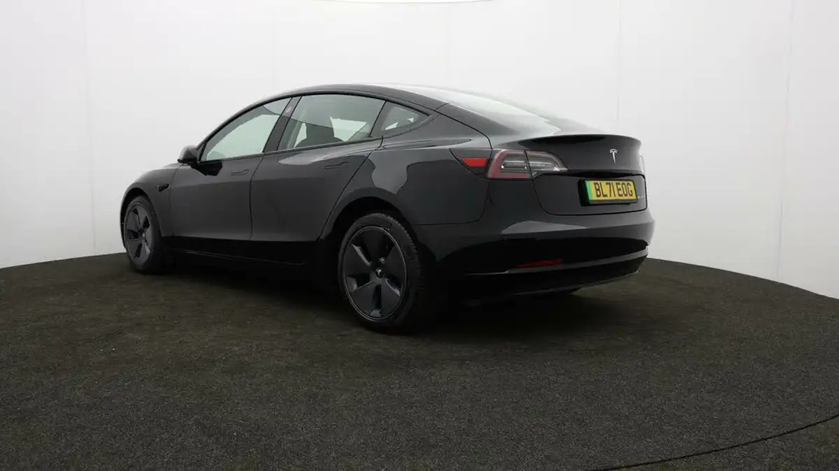 2022-tesla-model-3-e-long-range-big-76