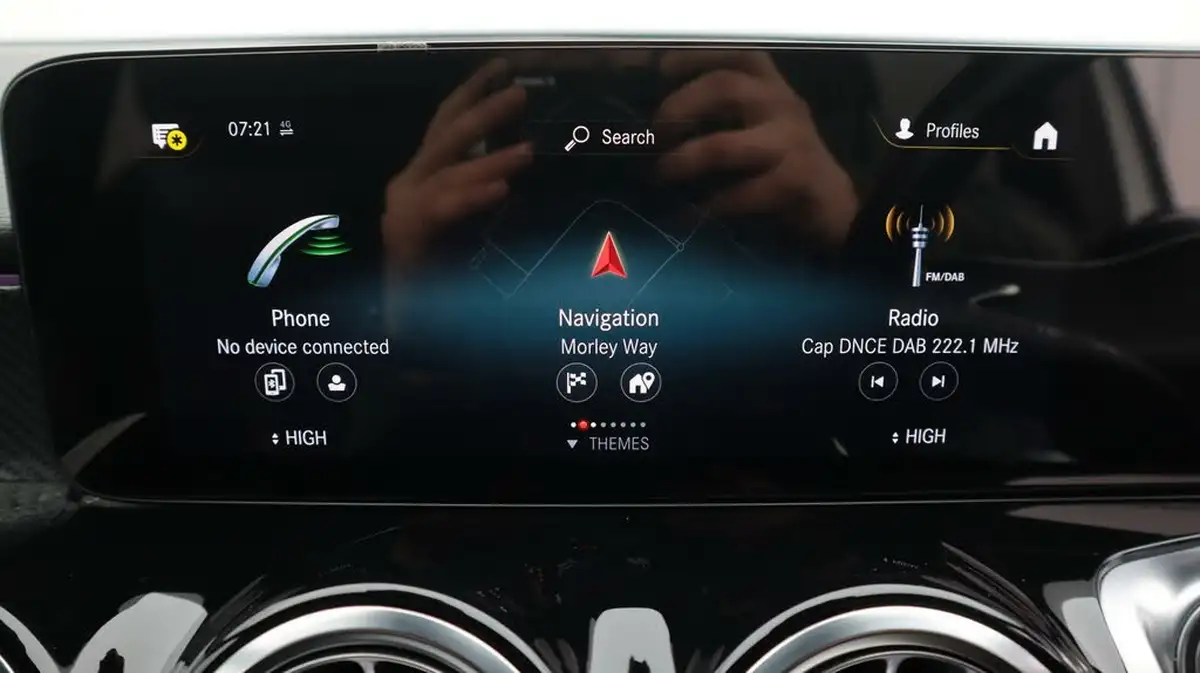 2021-mercedes-benz-glb-class-20d-glb200d-amg-line-premium-4matic-big-11