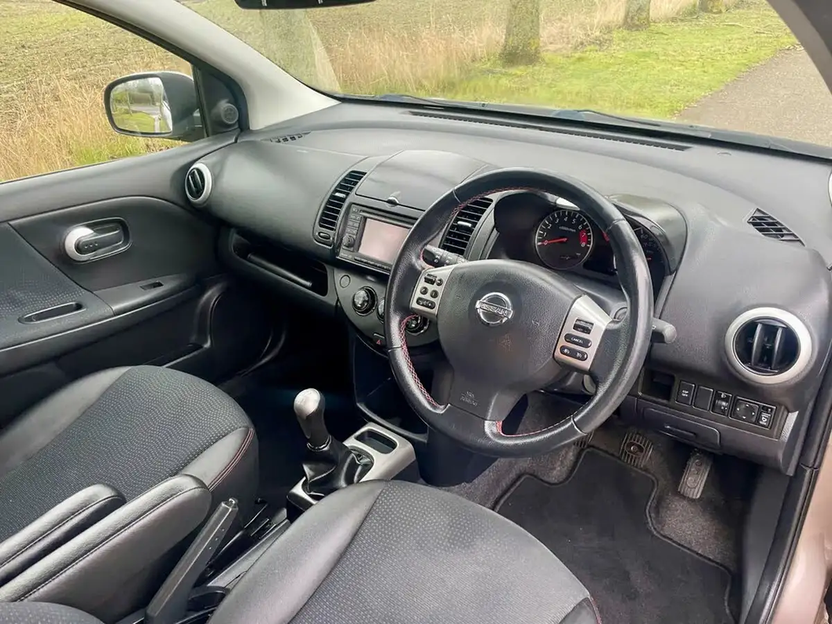 2011-nissan-note-16-tekna-big-25