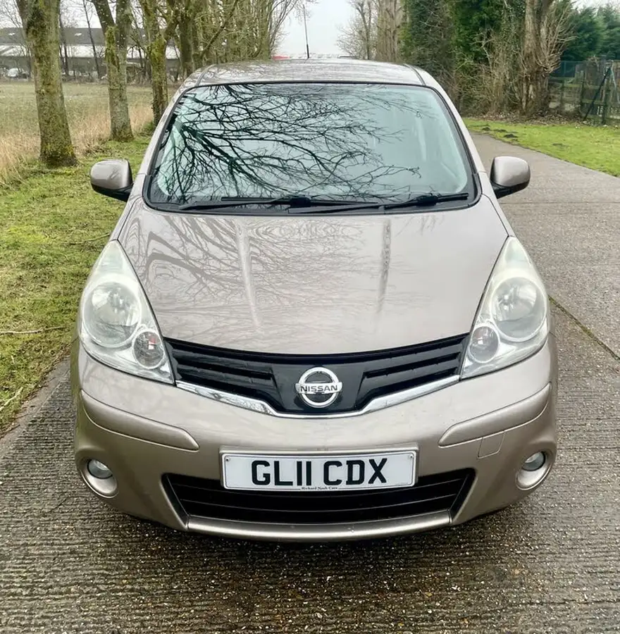2011-nissan-note-16-tekna-big-1
