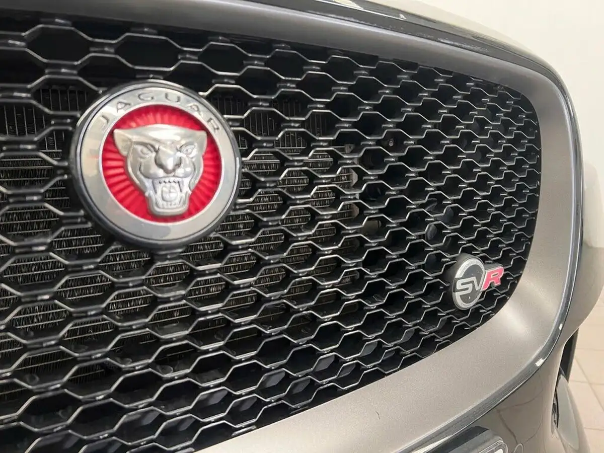 2019-jaguar-f-pace-50-v8-sc-svr-ss-big-8