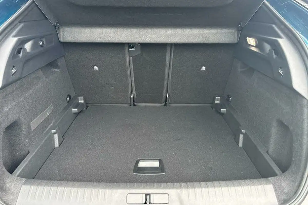 2024-peugeot-3008-suv-12-puretech-allure-136ps-hybrid-e-dsc6-big-18