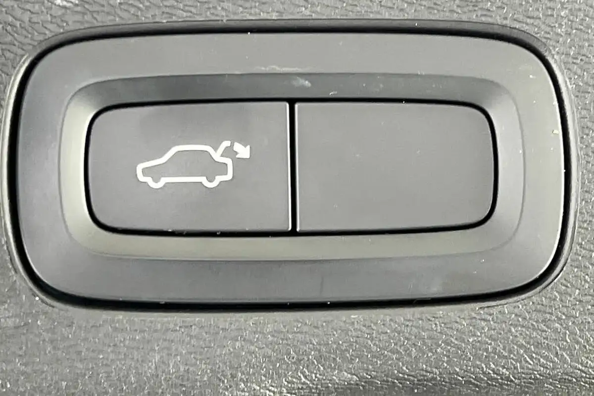 2021-volvo-xc60-20td-b4-momentum-awd-big-38