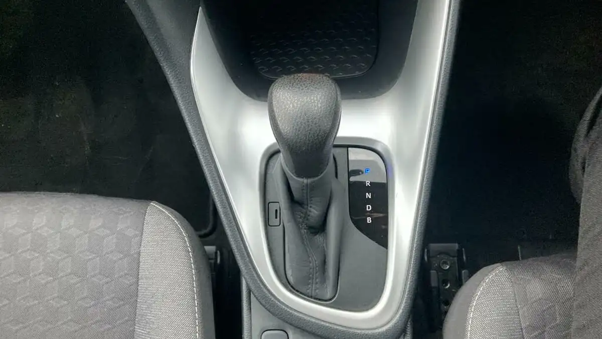2022-toyota-yaris-15-vvt-i-icon-big-23