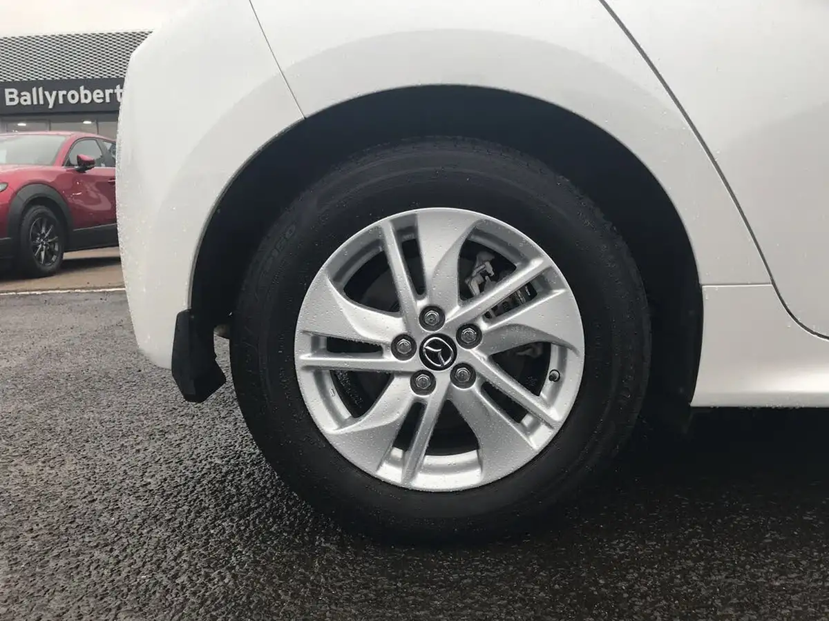 2022-mazda-mazda2-15-agile-big-11