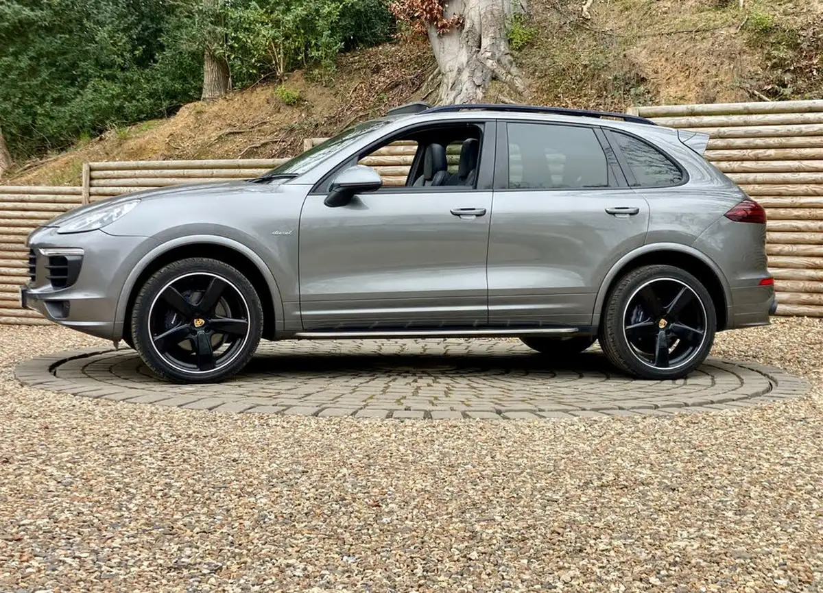 2016-porsche-cayenne-30td-big-9