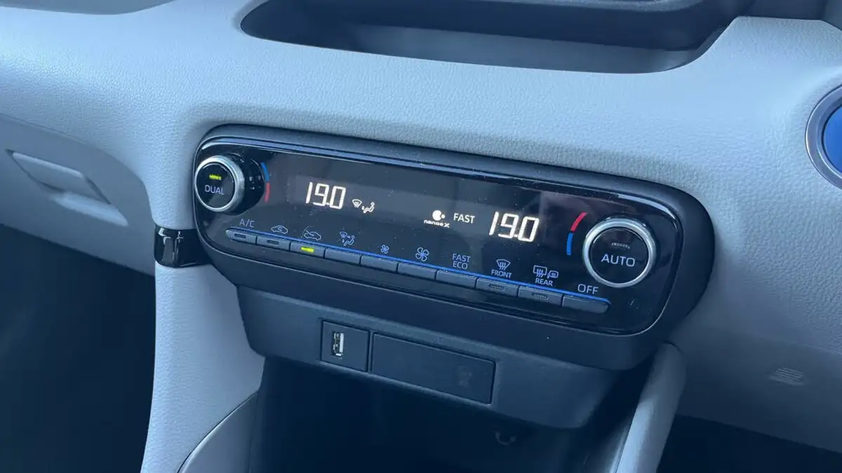 2022-toyota-yaris-15-vvt-i-excel-big-36