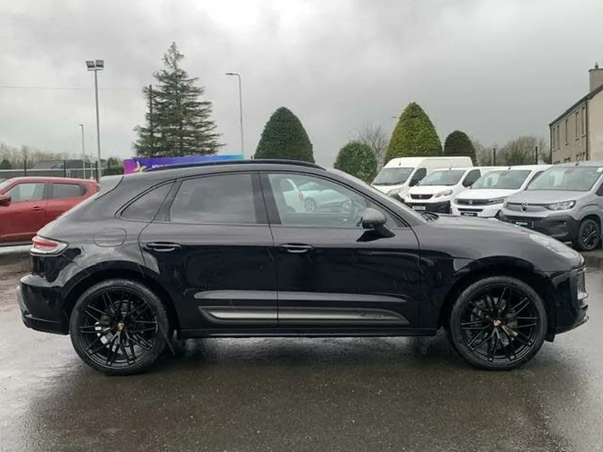 2023-porsche-macan-20-big-15