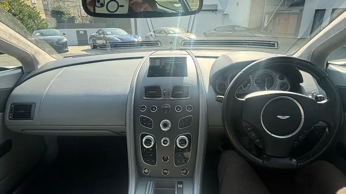2016-aston-martin-vantage-47-v8-vantage-coupe-sportshift-big-9