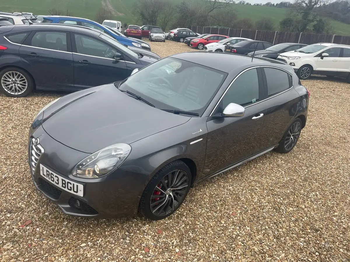 2013-alfa-romeo-giulietta-14-sportiva-big-18