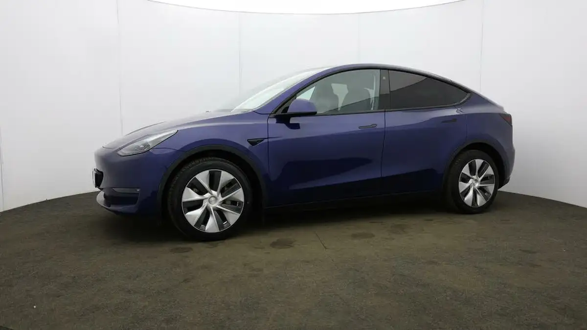 2022-tesla-model-y-e-long-range-big-27