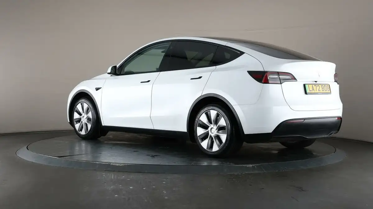 2022-tesla-model-y-e-rwd-big-71