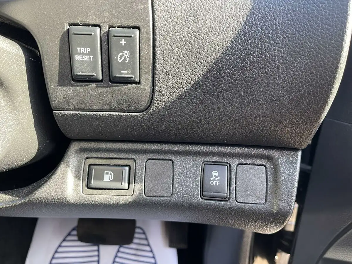 2021-nissan-navara-23dci-tt-tekna-8-navileather-auto-big-23