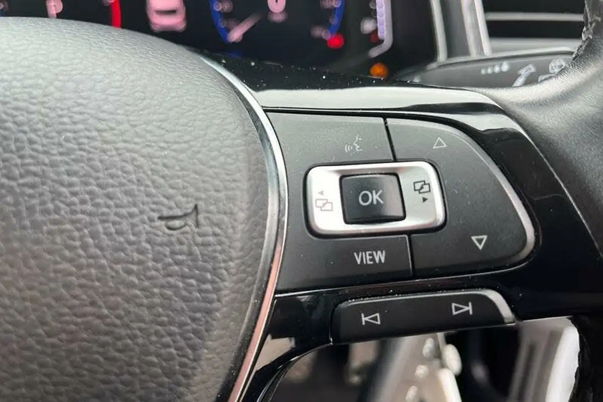 2019-volkswagen-t-roc-20tdi-sel-dsg-big-21