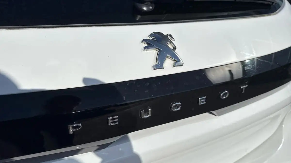 2020-peugeot-208-12-puretech-allure-100bhp-eat8-big-25