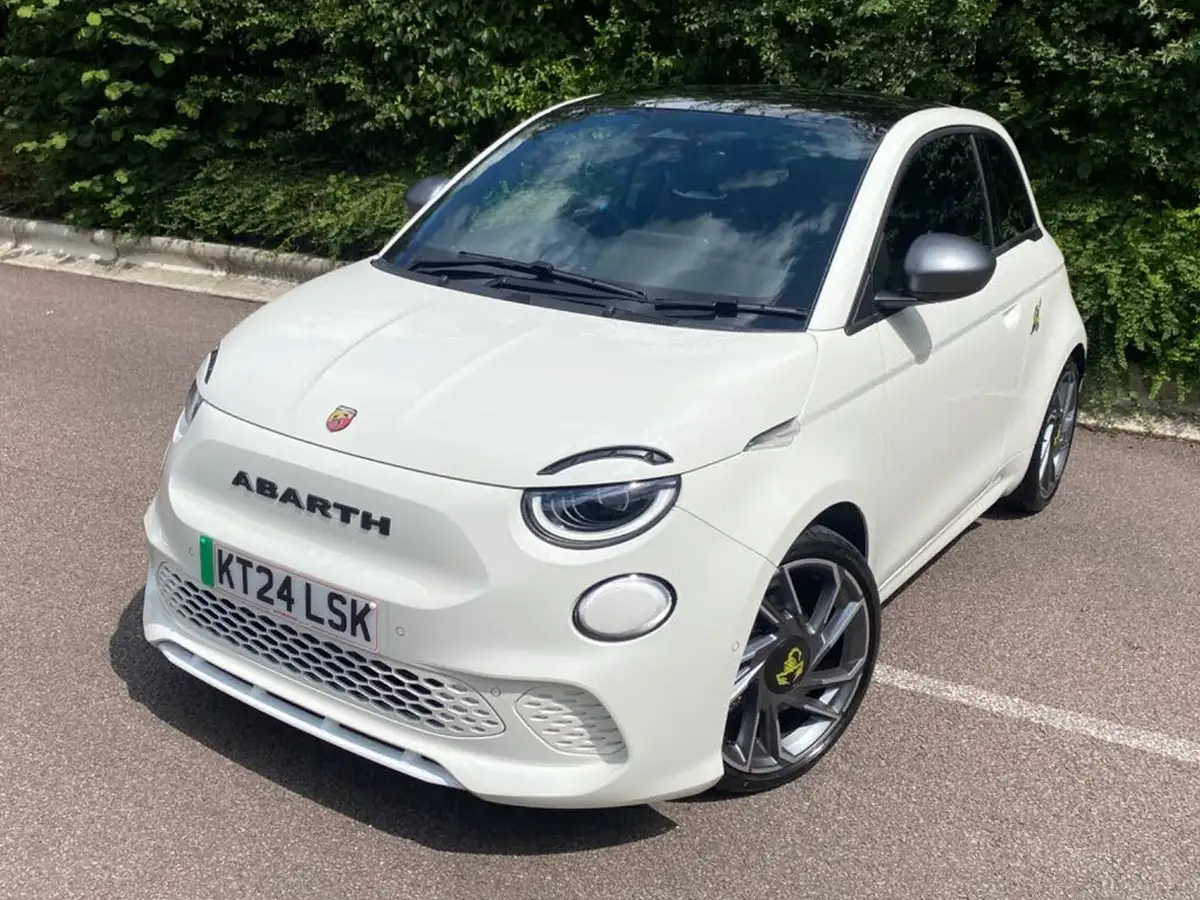 2024-abarth-500-e-500e-big-1