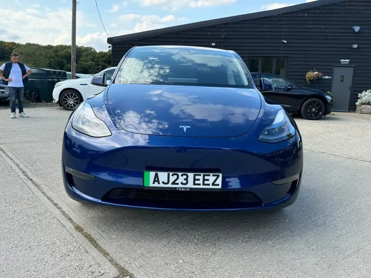 2023-tesla-model-y-e-long-range-big-4