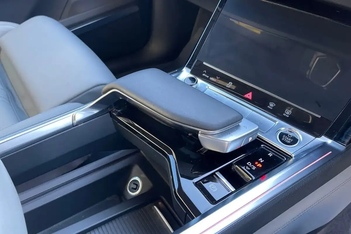 2022-audi-e-tron-50e-s-line-sportback-big-22