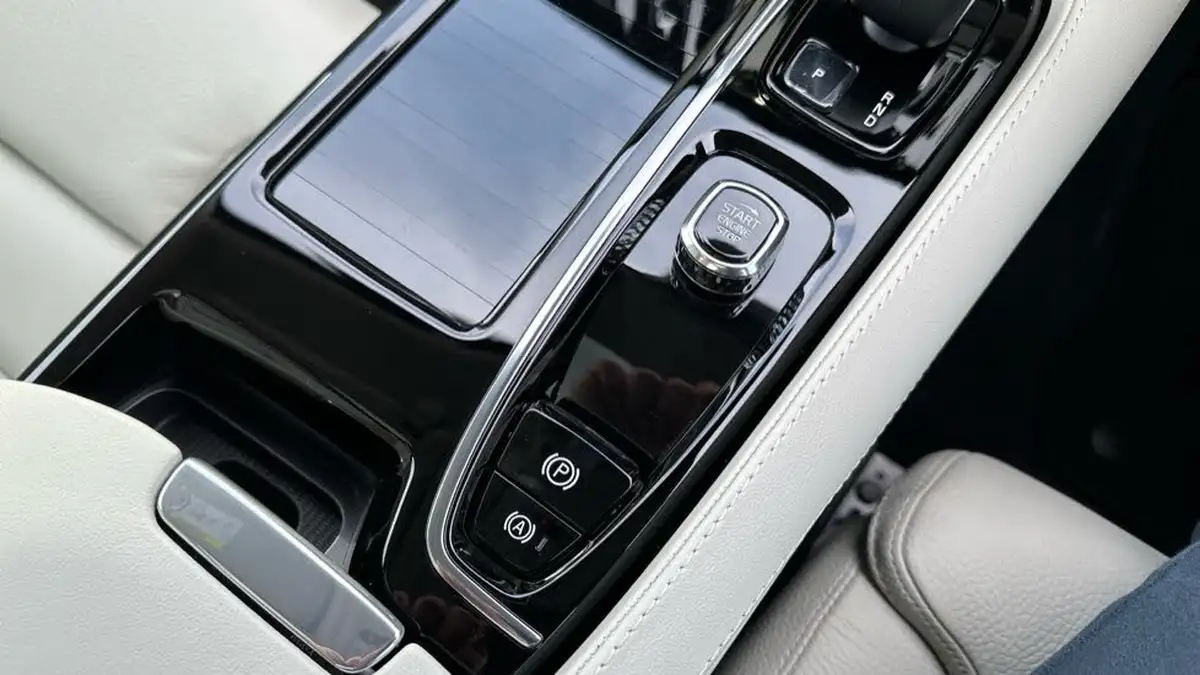 2025-volvo-v60-20-t8-ultra-big-45