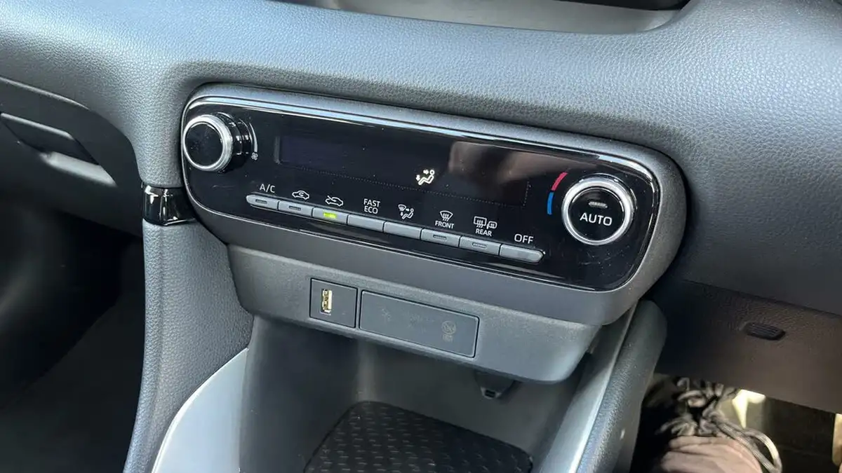 2020-toyota-yaris-15-vvt-i-design-big-39