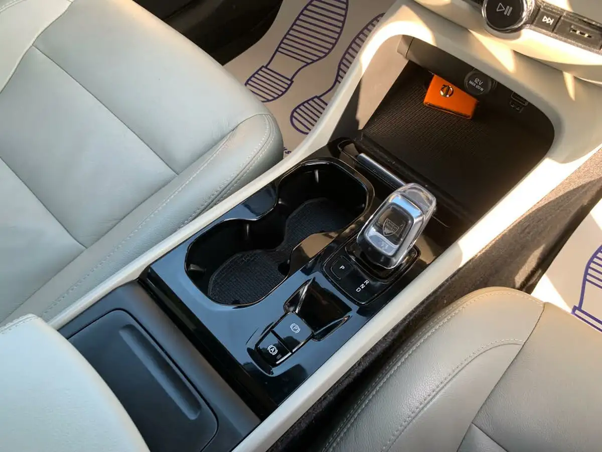 2018-volvo-xc40-20td-d4-inscription-big-22
