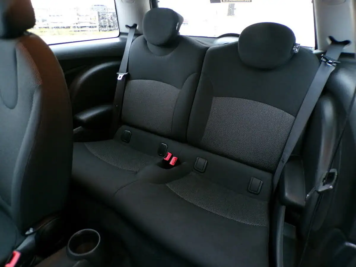 2009-mini-cooper-16-cooper-120bhp-hatchback-3d-big-14