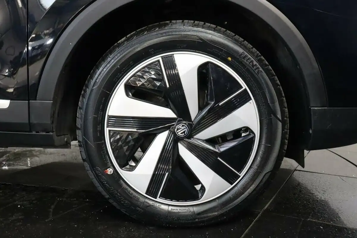 2022-mg-zs-suv-e-trophy-connect-ev-156ps-long-range-big-37