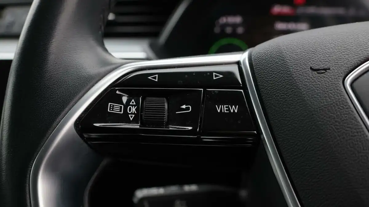 2021-audi-e-tron-55e-technik-station-wagon-big-22